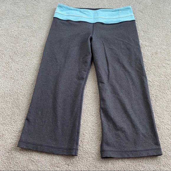 Lululemon crop pants in grey - Picture 1 of 3